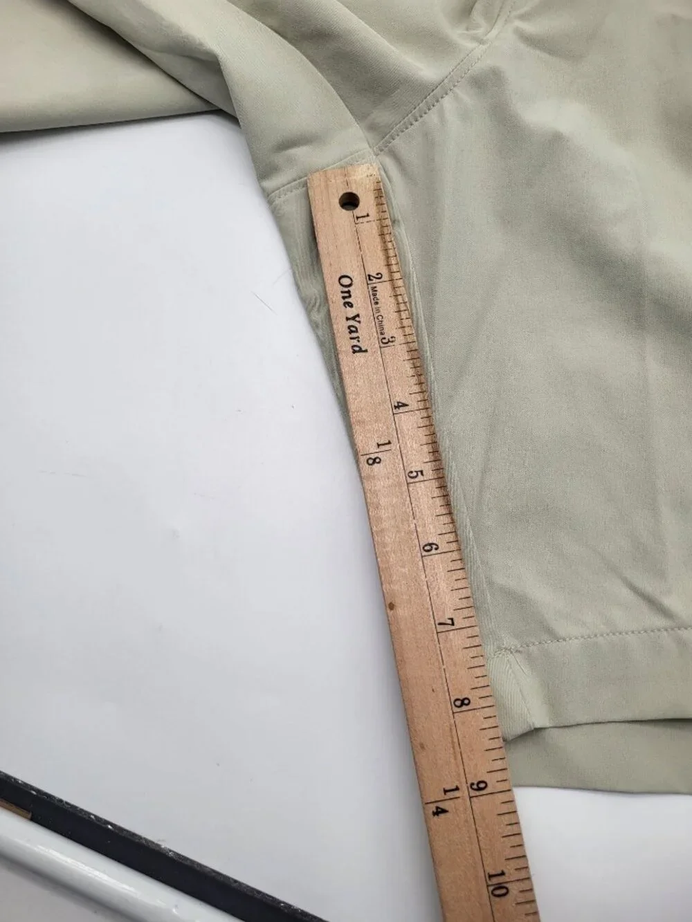 Under Armour UA Drive Mens SZ 44 Khaki Golf Shorts Flat Front Athleisure Stretch
